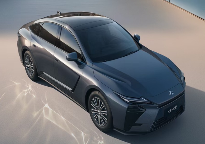 Lexus 2026 all-electric ES debuts with Toyota Arene software platform, supporting EV route planning.